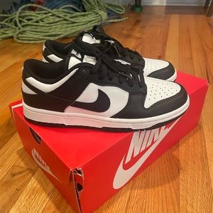 Black and white panda Nike dunk low